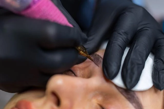 Close-up brow embroidery technique during supervised practical training