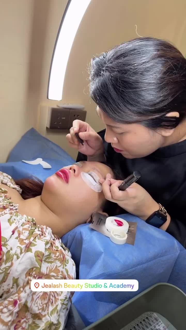 Lash treatment in progress inside Jealash