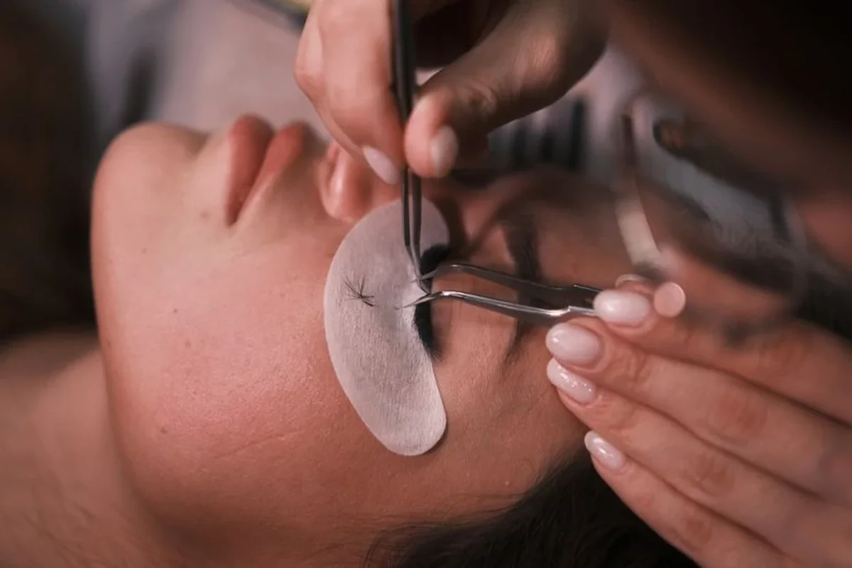 Hands-on eyelash extension training for beauty course students