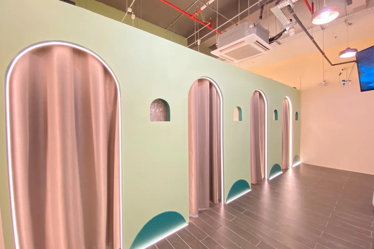 Professional beauty treatment workspace at Jealash