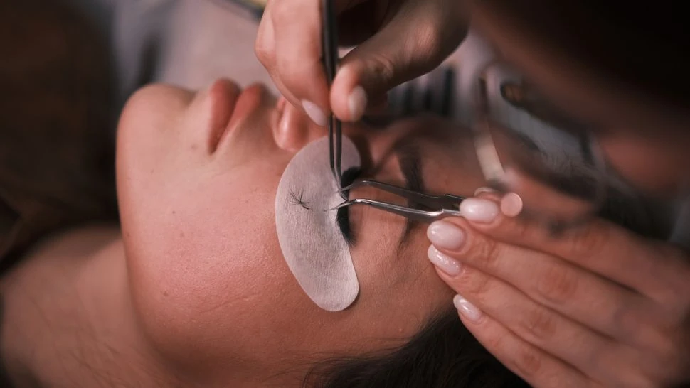 Refresher Course for certified lash artists at Jealash Academy